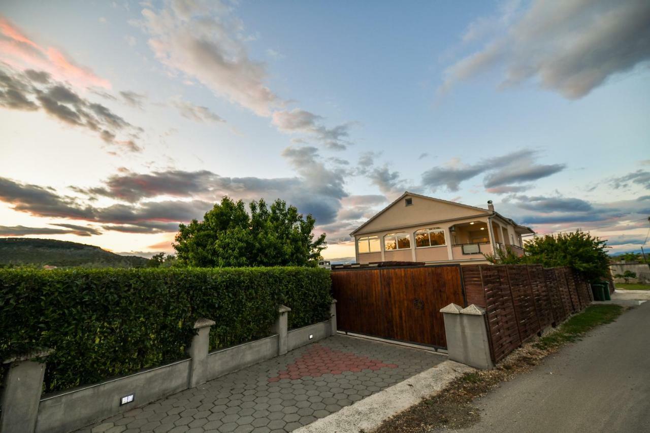 Villa Kuca Za Odmor Lukic à Donje Rastane Extérieur photo
